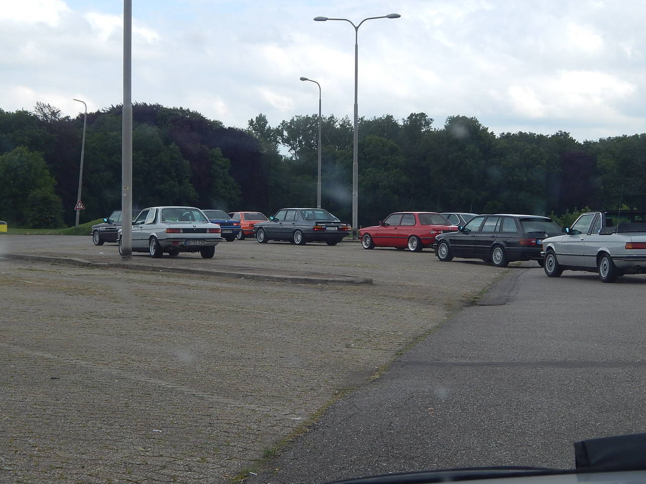 Treffen auf dem Autobahn Parkplatz
